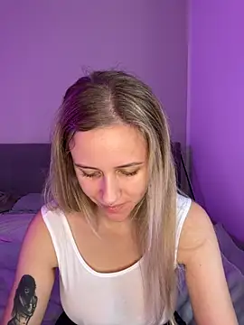 lunawolf21 online show from November 14, 2025, 7:29 am