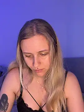 lunawolf21 online show from March 17, 2026, 7:23 am