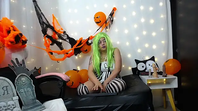 Snapshot of Niuk_mei chatting on October 28, 2025, 7:27 pm Niuk mei online show from October 28, 2025, 7:27 pm