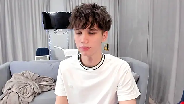 Im Shine Guy online show from January 3, 2025, 8:43 pm