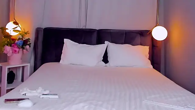 Snapshot of CarlaWhite chatting on March 20, 2025, 8:09 am CarlaWhite online show from March 20, 2025, 8:09 am