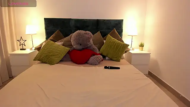 Snapshot of Aria_Blisss chatting on February 3, 2025, 12:47 pm Aria Blisss online show from February 3, 2025, 12:47 pm