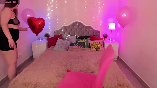 Snapshot of Aria_Blisss chatting on February 14, 2025, 1:56 am Aria Blisss online show from February 14, 2025, 1:56 am