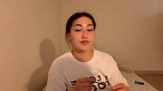 Aria Blisss online show from May 28, 2026, 1:25 am