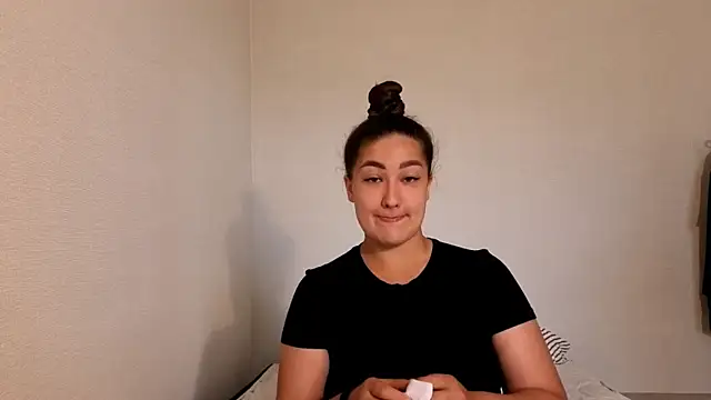 Aria Blisss online show from July 6, 2026, 1:02 am