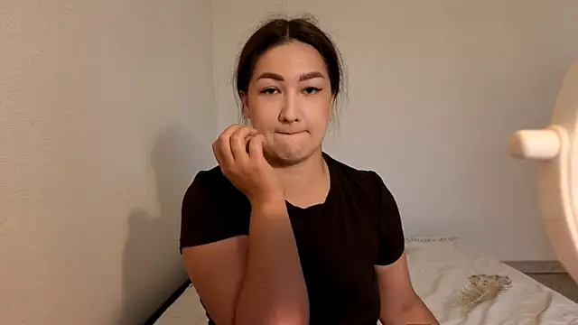 Aria Blisss online show from July 9, 2026, 1:31 am
