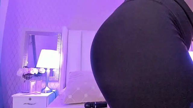 Snapshot of SophiaSmiiths_ chatting on February 20, 2025, 8:25 pm SophiaSmiiths online show from February 20, 2025, 8:25 pm