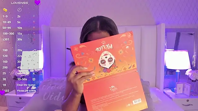 Snapshot of SophiaSmiiths_ chatting on February 24, 2025, 8:14 pm SophiaSmiiths online show from February 24, 2025, 8:14 pm