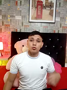 couple lovelyds online show from February 2, 2025, 12:35 pm