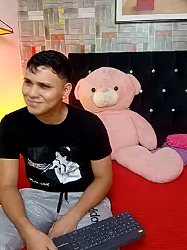 couple lovelyds online show from February 4, 2025, 12:55 pm