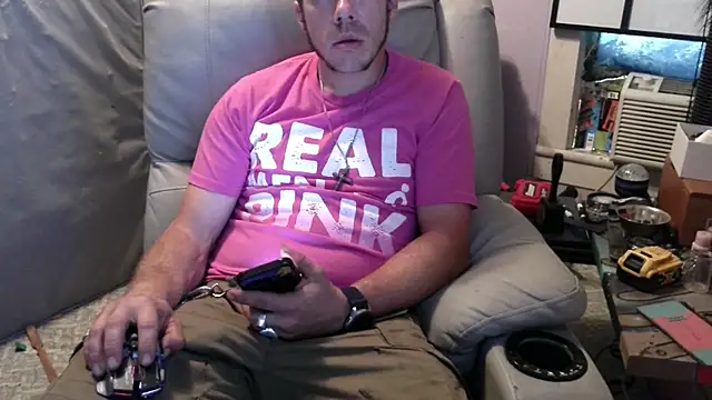 ScubaStevex online show from October 8, 2025, 2:36 pm