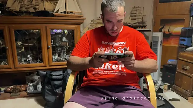 Snapshot of ScubaStevex chatting on May 6, 2026, 5:14 am ScubaStevex online show from May 6, 2026, 5:14 am