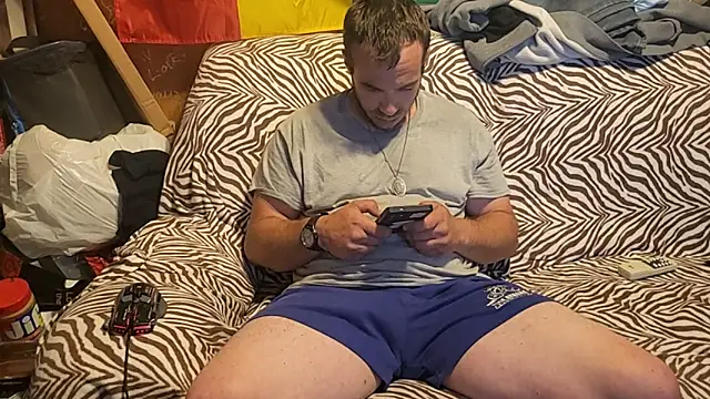 Snapshot of ScubaStevex chatting on June 17, 2026, 11:49 pm ScubaStevex online show from June 17, 2026, 11:49 pm