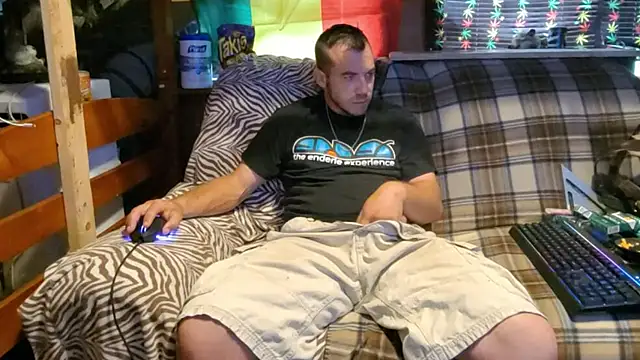 Snapshot of ScubaStevex chatting on July 28, 2026, 3:21 pm ScubaStevex online show from July 28, 2026, 3:21 pm