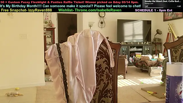 Snapshot of IsabelleRaven chatting on May 14, 2026, 10:05 pm IsabelleRaven online show from May 14, 2026, 10:05 pm