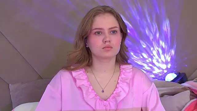 SelinSwarovski online show from November 9, 2025, 4:38 pm