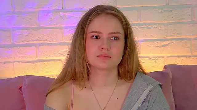 SelinSwarovski online show from November 11, 2025, 6:08 pm