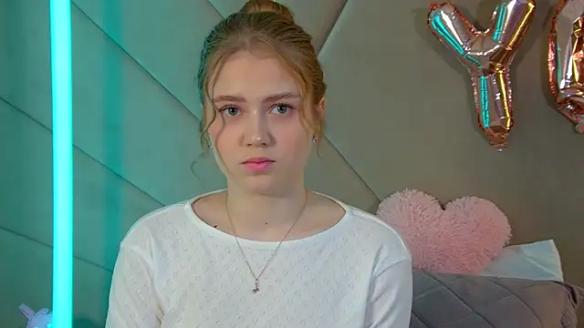 SelinSwarovski online show from February 28, 2026, 4:52 pm