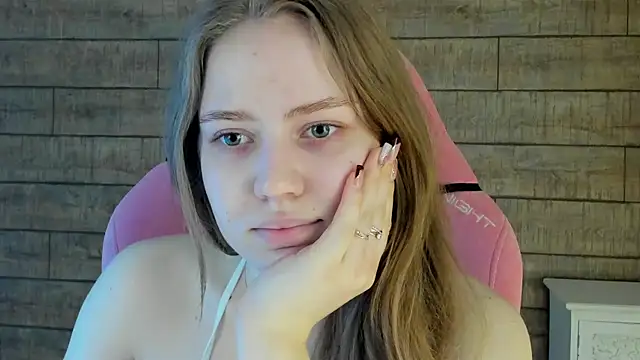 SelinSwarovski online show from May 15, 2026, 4:14 pm