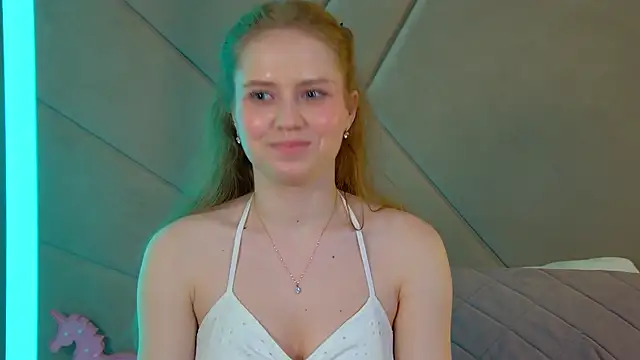 SelinSwarovski online show from June 15, 2026, 3:25 pm