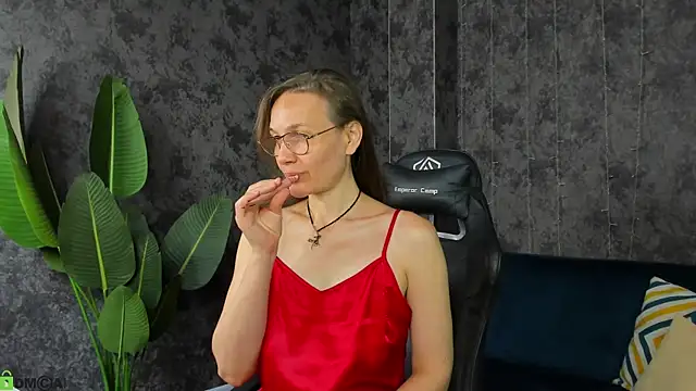 Snapshot of Lillian_White chatting on June 21, 2026, 12:46 am Lillian White online show from June 21, 2026, 12:46 am