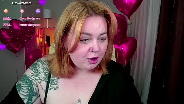 Snapshot of ZaraReignn chatting on February 14, 2025, 9:10 pm ZaraReignn online show from February 14, 2025, 9:10 pm