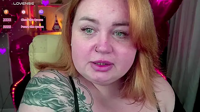 Snapshot of ZaraReignn chatting on February 15, 2025, 12:26 am ZaraReignn online show from February 15, 2025, 12:26 am