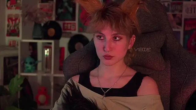 Snapshot of LuxRayi chatting on December 22, 2024, 9:11 am LuxRayi online show from December 22, 2024, 9:11 am