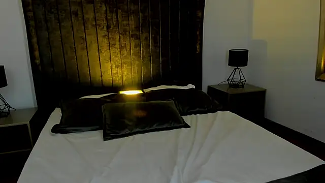 NataGarcia online show from February 24, 2025, 8:25 pm