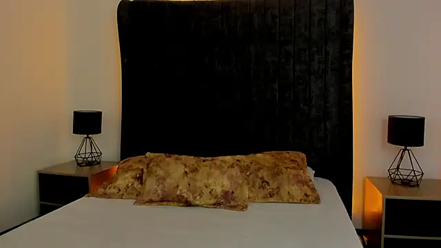 NataGarcia online show from September 17, 2025, 3:03 pm