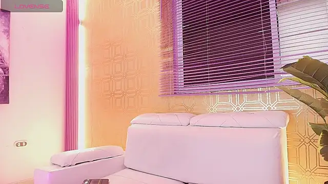 Snapshot of Bella19_ chatting on January 18, 2025, 7:58 pm Bella19 online show from January 18, 2025, 7:58 pm