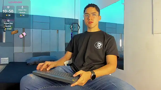 Snapshot of LiamNovak chatting on November 30, 2025, 11:36 am LiamNovak online show from November 30, 2025, 11:36 am