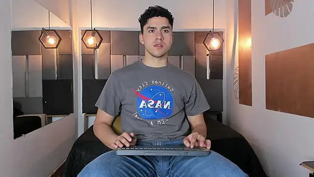 LiamNovak online show from March 4, 2026, 12:55 pm