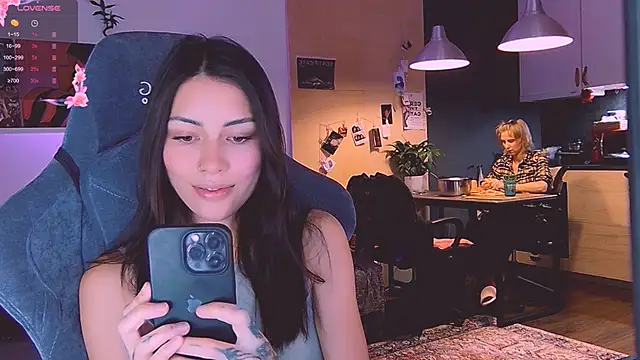 KatiKate online show from October 18, 2025, 5:25 pm