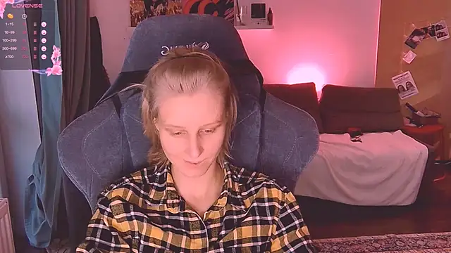 KatiKate online show from October 22, 2025, 2:17 pm