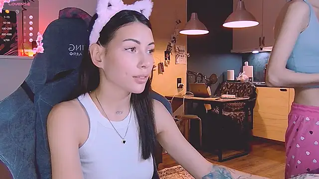 KatiKate online show from October 28, 2025, 5:15 pm