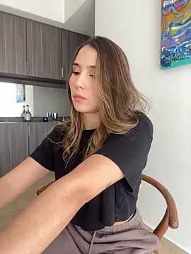 SophieRaily  online show from December 13, 2024, 6:16 pm