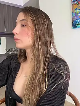 SophieRaily  online show from February 21, 2025, 2:06 pm