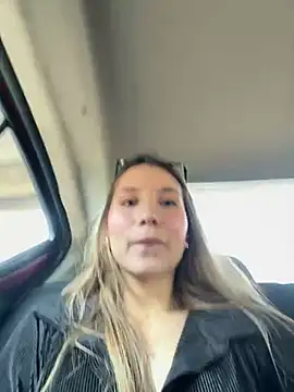 SophieRaily  online show from February 21, 2025, 5:20 pm