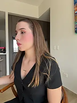 SophieRaily  online show from March 18, 2025, 5:53 pm