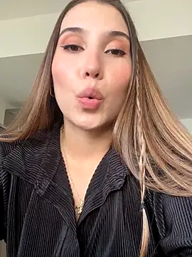 SophieRaily  online show from September 10, 2025, 7:14 pm