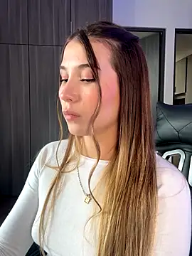 SophieRaily  online show from September 16, 2025, 7:04 pm