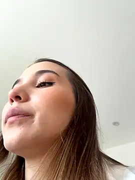 SophieRaily  online show from September 29, 2025, 7:08 pm