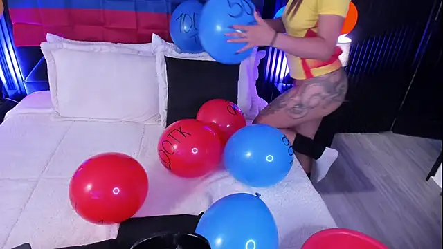 MiiaaMoonroee online show from July 7, 2026, 7:40 pm