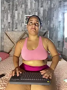 Snapshot of Violetrousse chatting on May 13, 2026, 8:16 pm Violetrousse online show from May 13, 2026, 8:16 pm