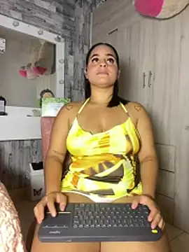 Snapshot of Violetrousse chatting on June 6, 2026, 7:40 pm Violetrousse online show from June 6, 2026, 7:40 pm