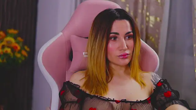 Snapshot of KimSkyex chatting on February 24, 2025, 3:55 am KimSkyex online show from February 24, 2025, 3:55 am