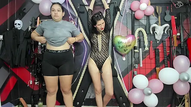 Snapshot of SUBMISSION_BDSM chatting on May 18, 2026, 11:27 am SUBMISSION BDSM online show from May 18, 2026, 11:27 am