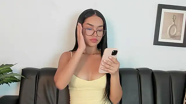 Snapshot of Mia_petite01 chatting on September 17, 2025, 9:49 pm Mia petite01 online show from September 17, 2025, 9:49 pm