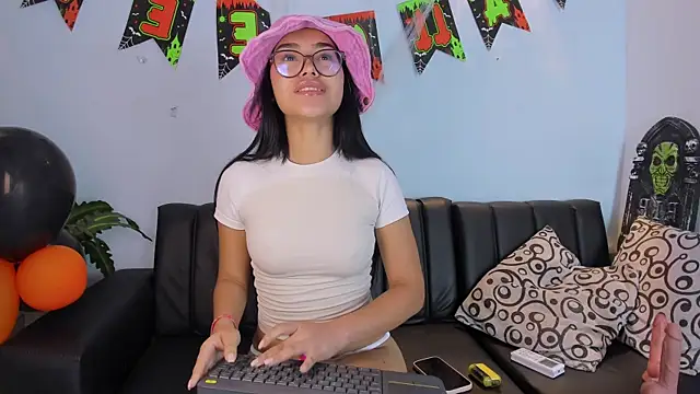 Snapshot of Mia_petite01 chatting on October 9, 2025, 11:36 pm Mia petite01 online show from October 9, 2025, 11:36 pm